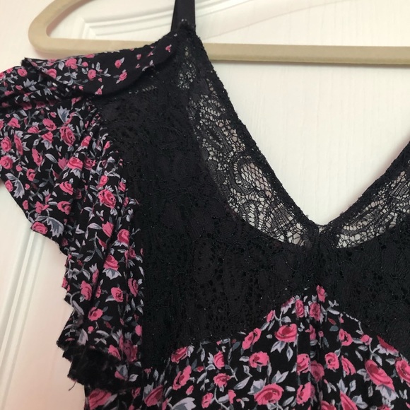 ❗️2/$20❗️ Purple and Black Lace Floral Dress - Picture 4 of 6